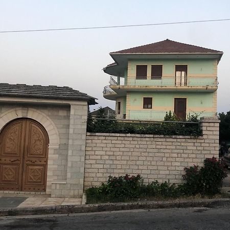 Gjirokastër Villa Orhan Lazarat מראה חיצוני תמונה